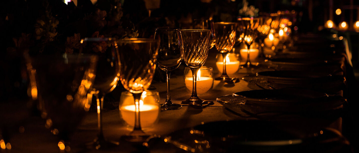 Romantisches Candle-Light-Dinner während der Earth Hour.